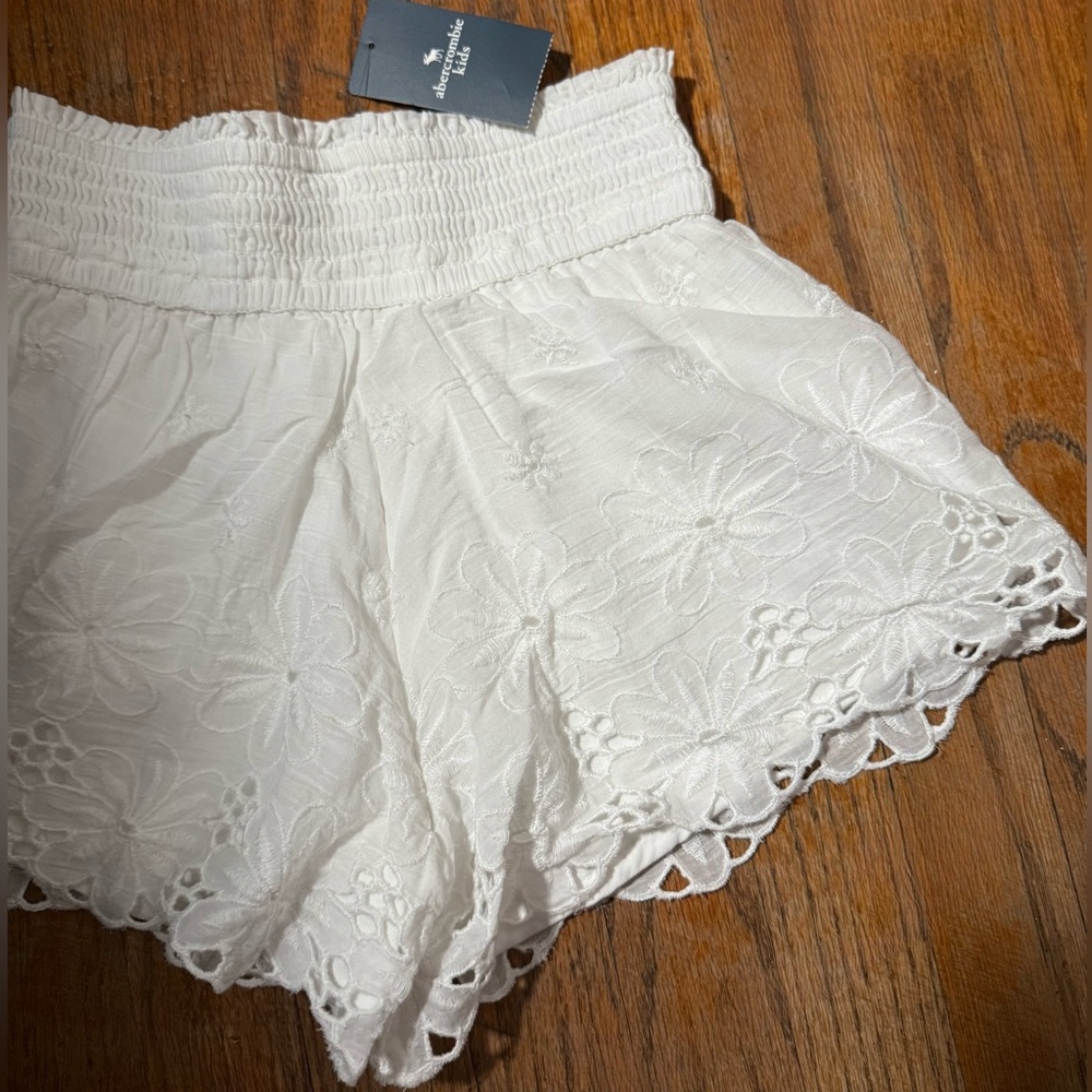 NEW Abercrombie Kids White Embroidered Shorts Set - Picture 14 of 16